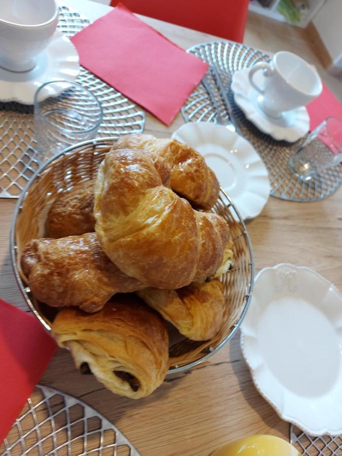 Le Moulin De L'Etang Hotel Chaneins ภายนอก รูปภาพ