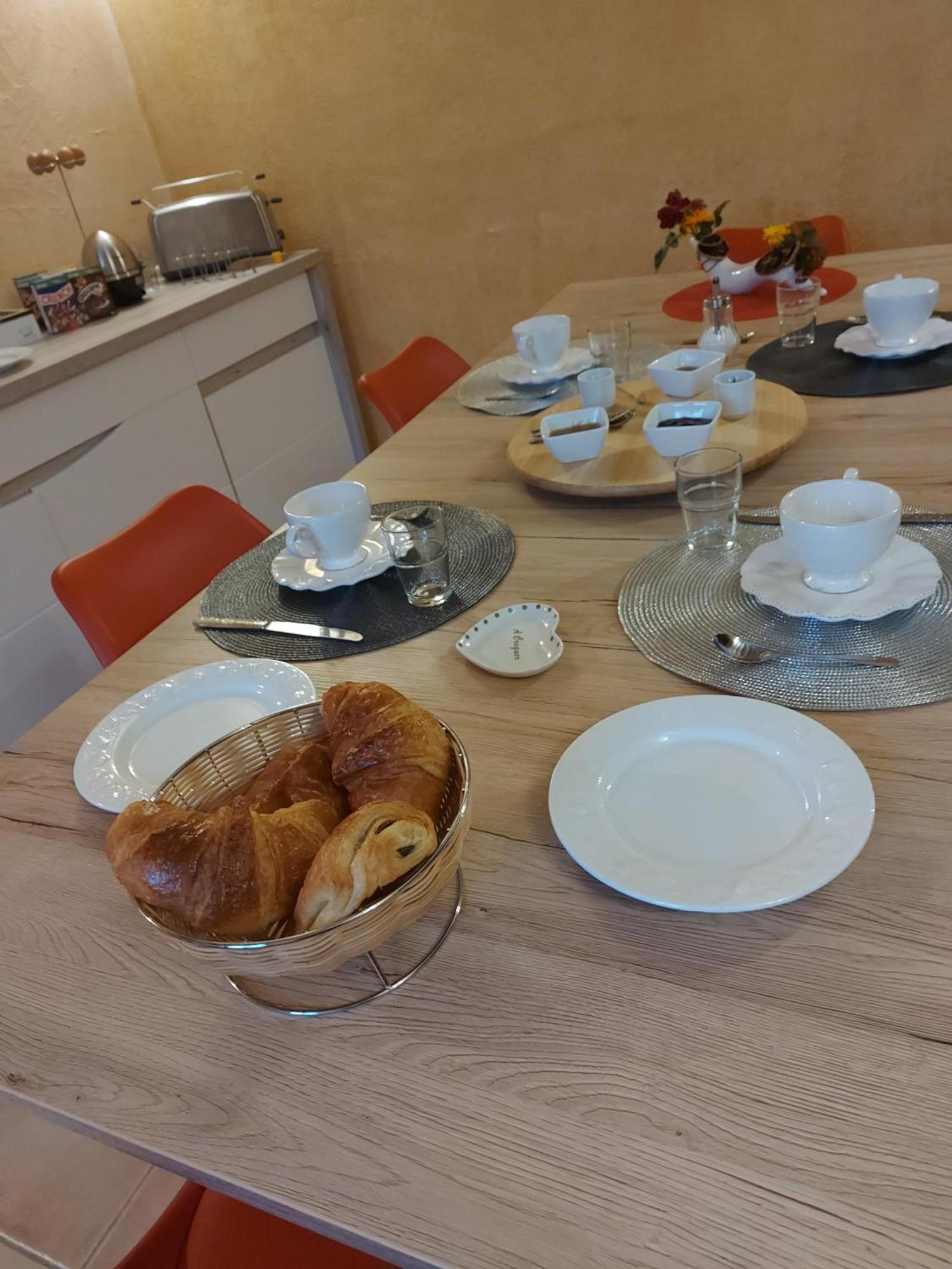 Le Moulin De L'Etang Hotel Chaneins ห้อง รูปภาพ